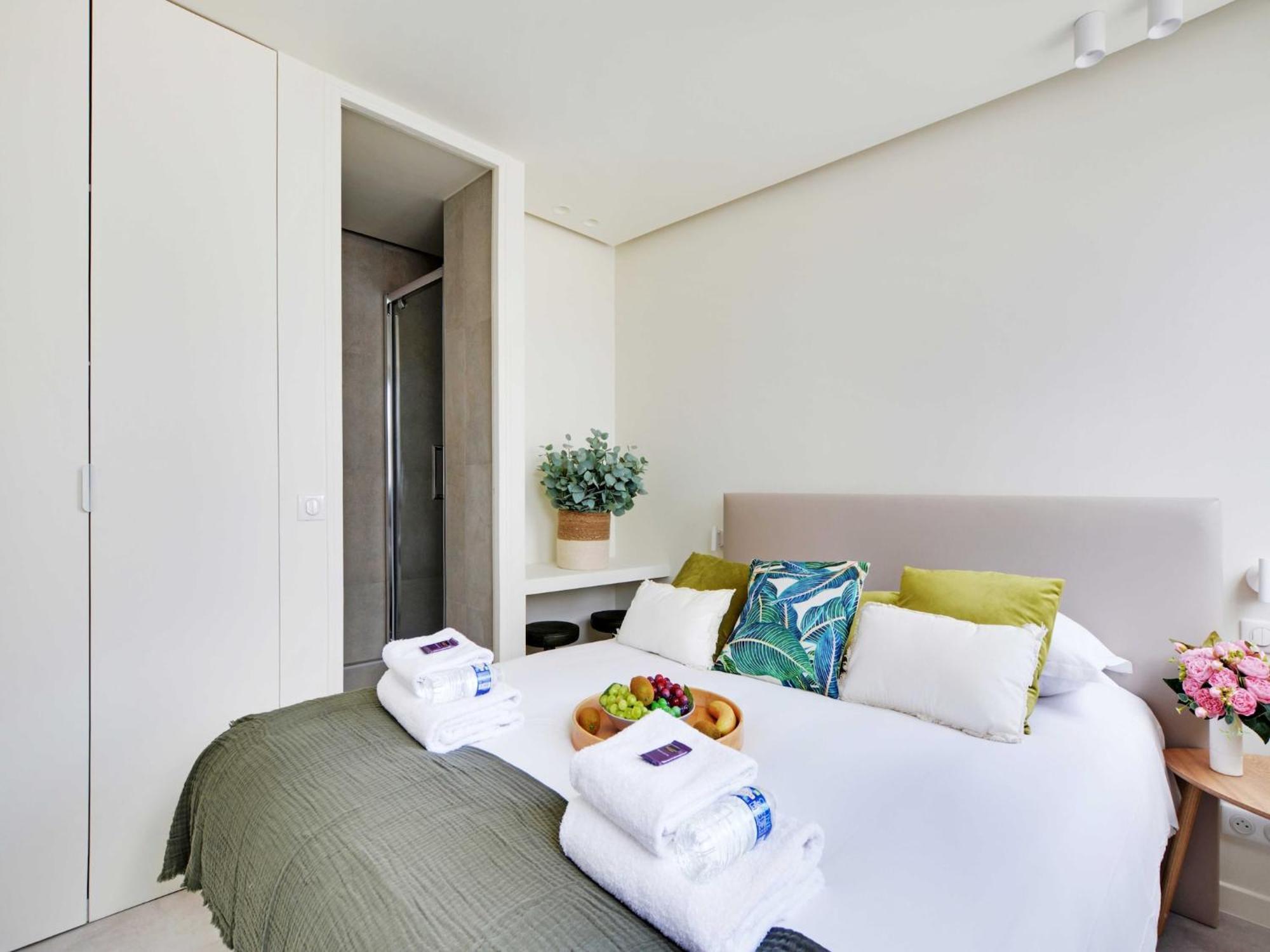 Modern - 2br 6p - Faubourg-du-roule * Parijs