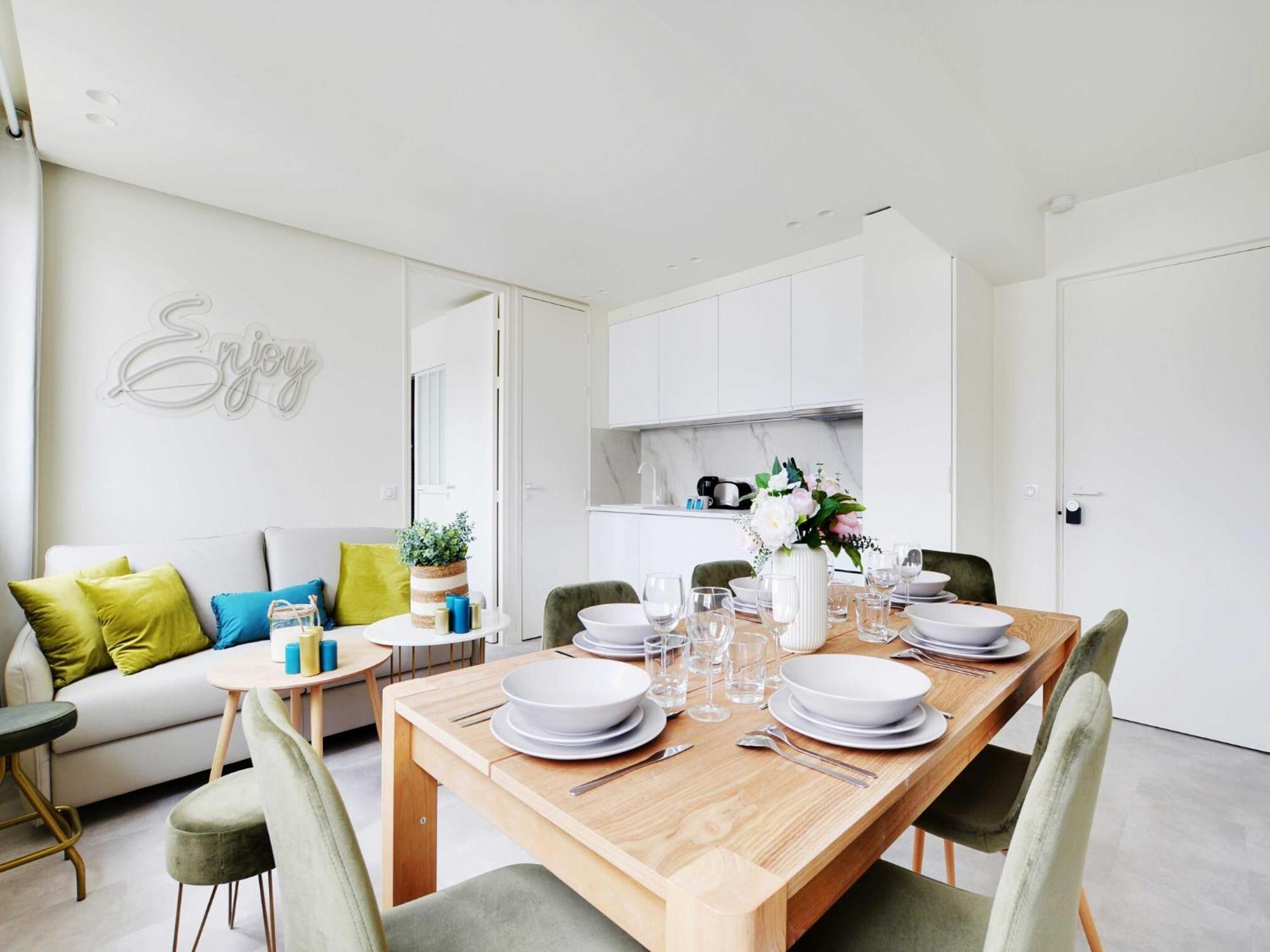 Modern - 2br 6p - Faubourg-du-roule * Parijs